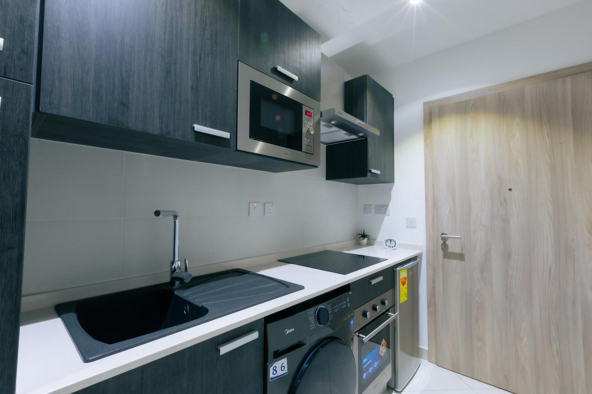 7 Minutes From The Airport - Chic Studio Аккра Экстерьер фото