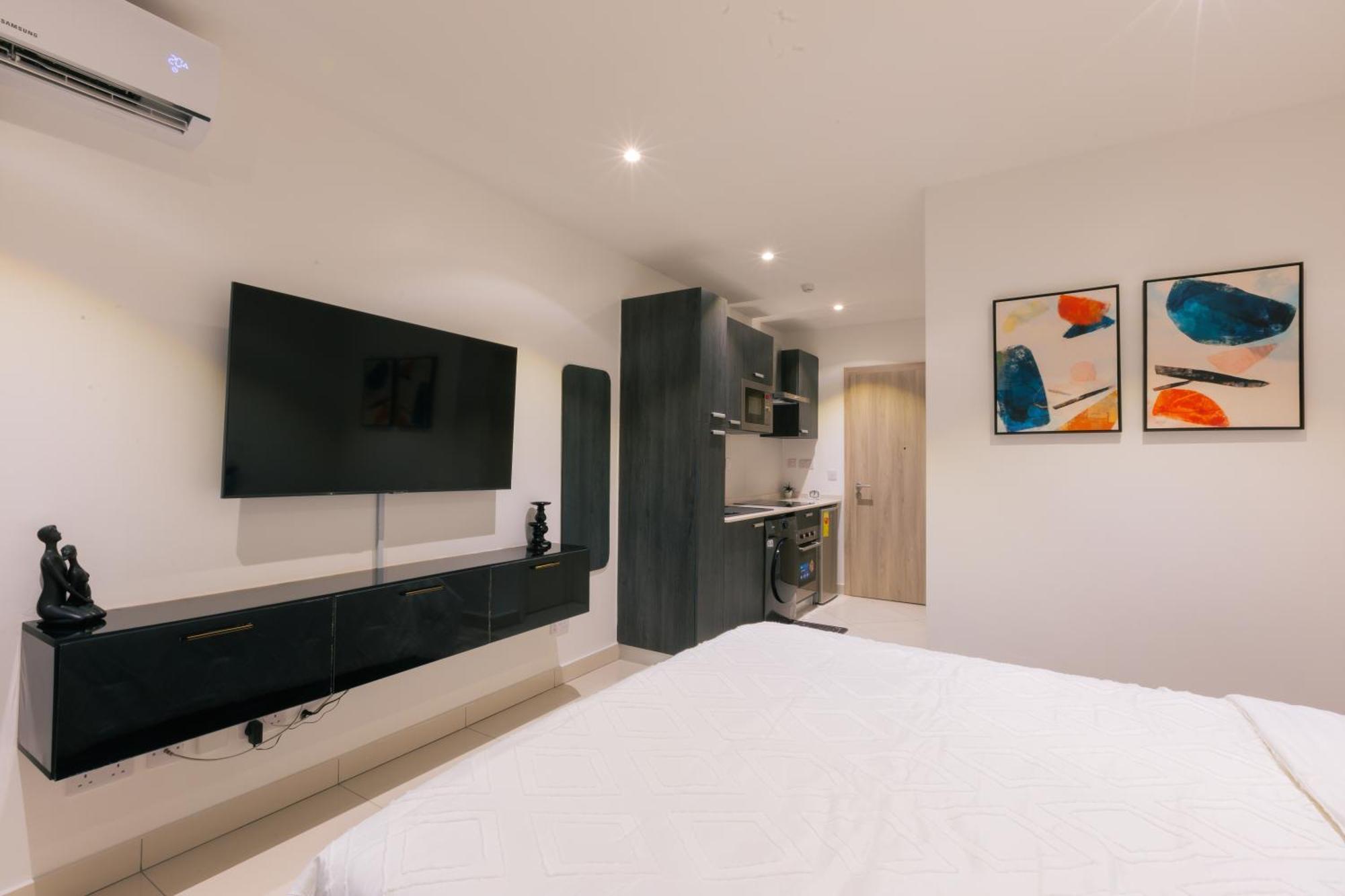 7 Minutes From The Airport - Chic Studio Аккра Экстерьер фото