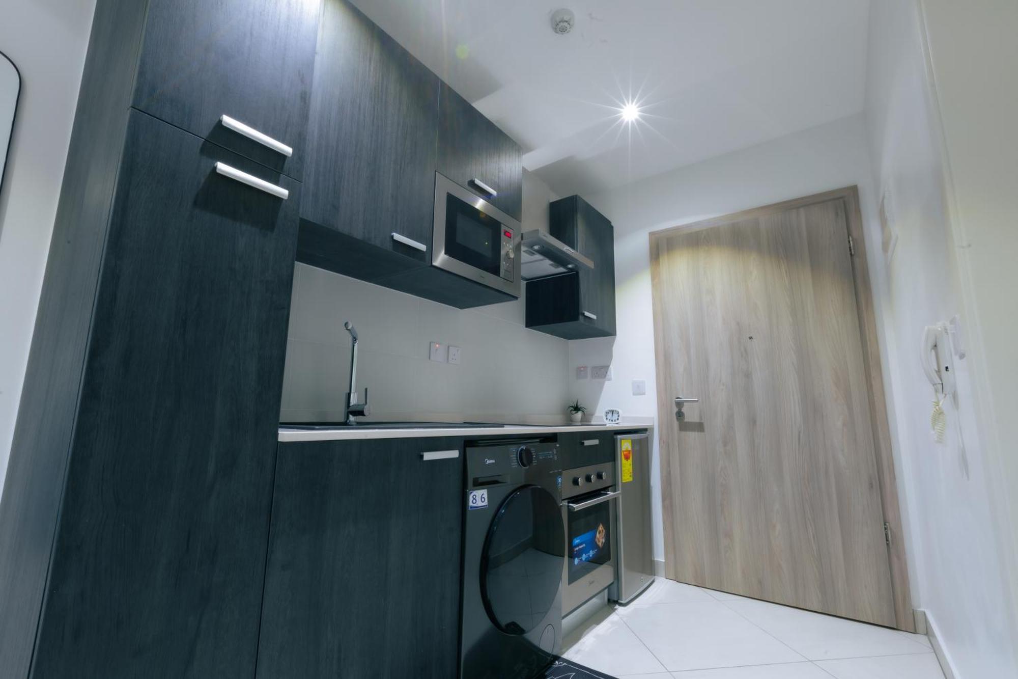 7 Minutes From The Airport - Chic Studio Аккра Экстерьер фото